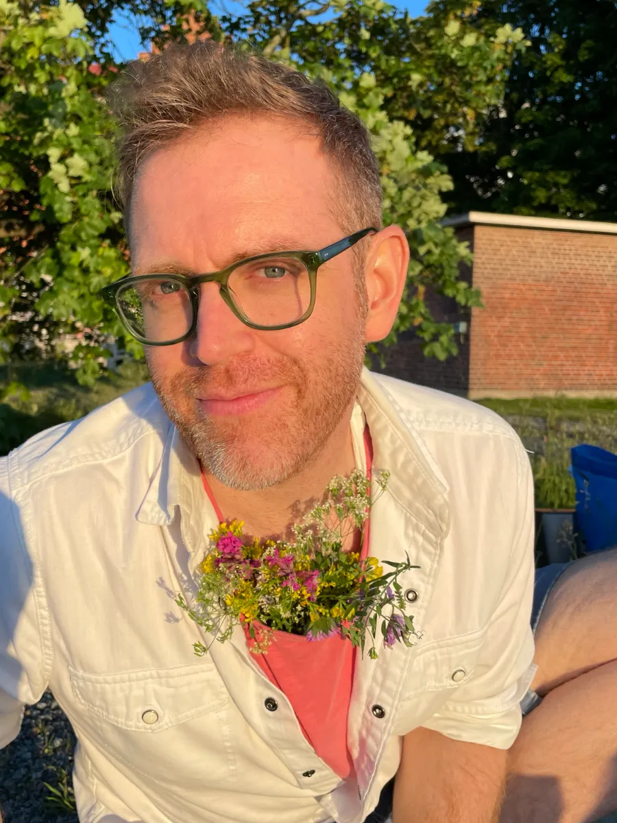 Arthur with wildflowers for chest hair
